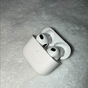 Apple White Wireless Earbuds
